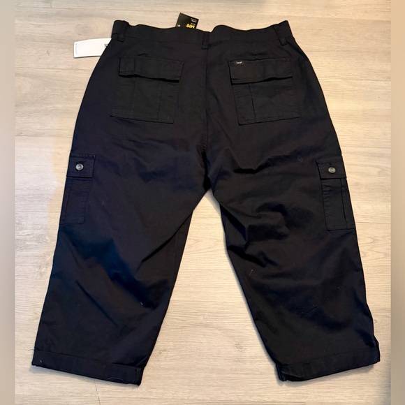 Lee Women’s Plus Capri Pants 16W Black Flex To Go Ultra Lux Mid Rise - Picture 2 of 9